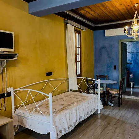 Agnanti Studios Apartment