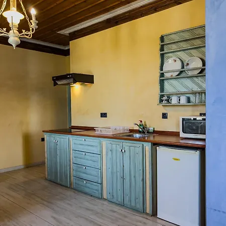 Agnanti Studios Apartment