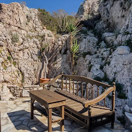 Agnanti Studios Apartment *