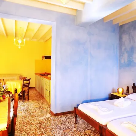 Agnanti Studios Apartment *
